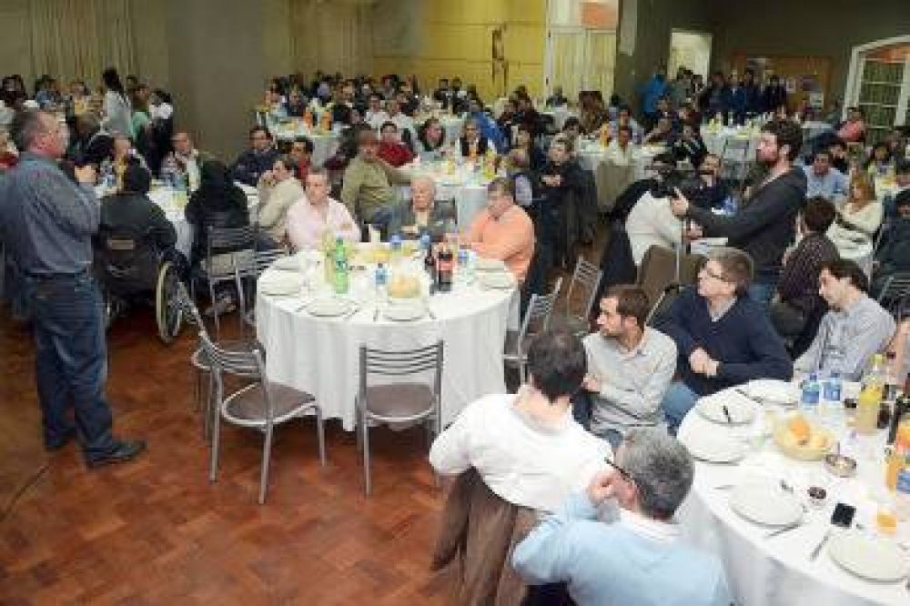 Buzzi: �Junto con el desarrollo econ�mico hay que generar desarrollo social�