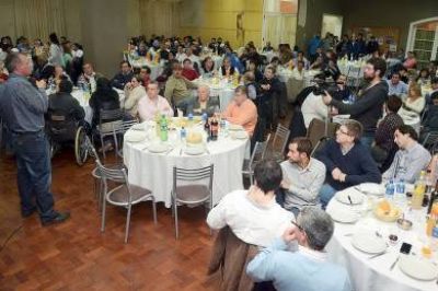 Buzzi: �Junto con el desarrollo econ�mico hay que generar desarrollo social�