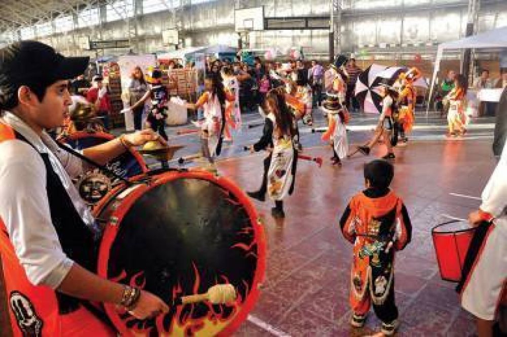 El Mercado Popular contin�a hoy con espect�culos para toda la familia