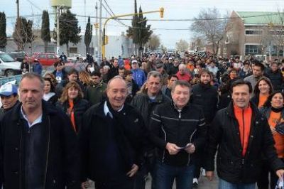Yauhar encabez� multitudinaria caminata de m�s de seis horas