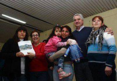 Entregaron t�tulos de propiedad en el Distrito Vecinal a 182 familias 