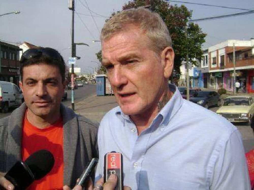 Francisco de Narv�ez visit� Berisso: �Si no los paramos ahora, se quedan diez a�os m�s�
