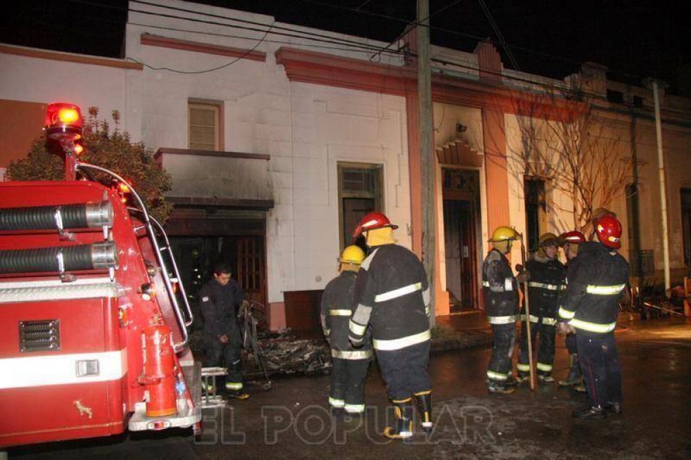 Incendiaron el comit� de la UCR