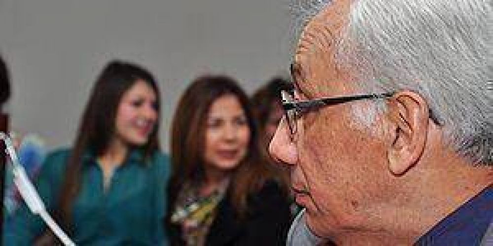 Vel�zquez Ibarra: �Insfr�n tiene funcionarios de la dictadura�