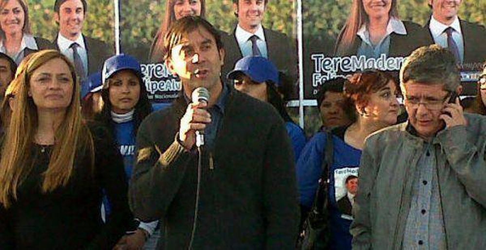Multitudinaria caminata de Madera y Alvarez en la zona Sur