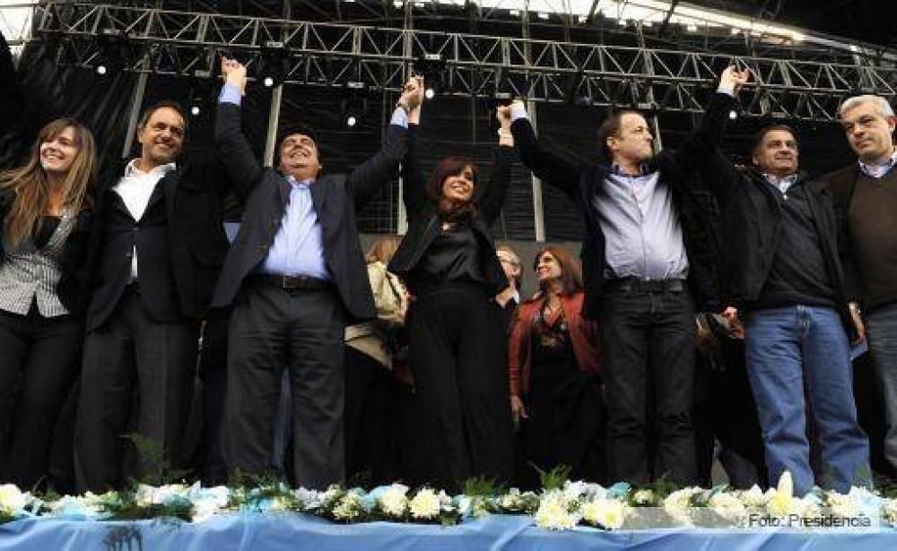 Multitudinario cierre de campa�a del Frente para la Victoria en la provincia de Buenos Aires