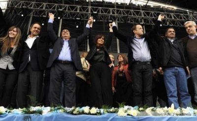 Multitudinario cierre de campa�a del Frente para la Victoria en la provincia de Buenos Aires