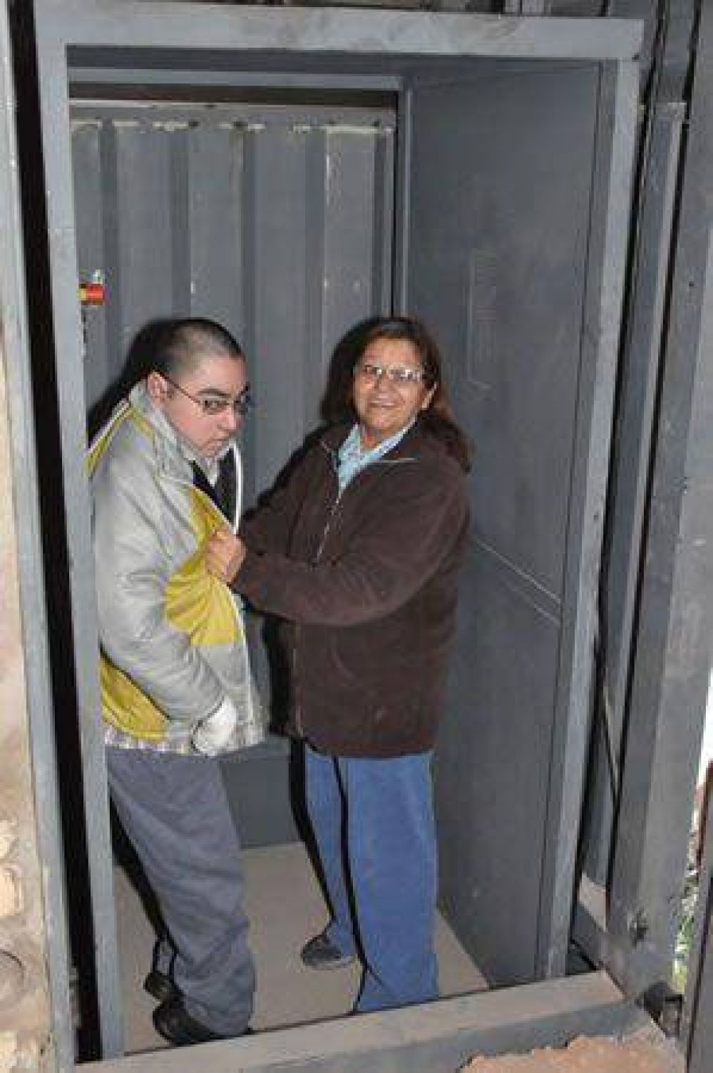 Carlitos disfruta a pleno su elevador