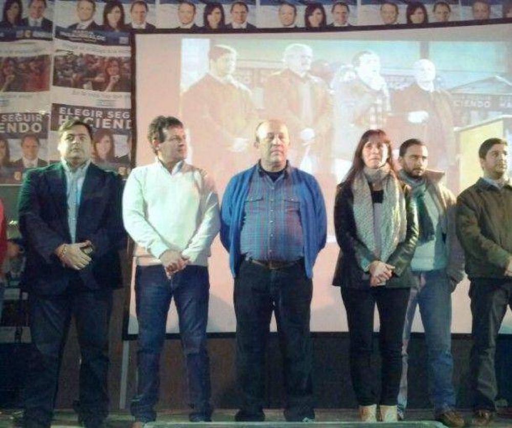 Curuchet llam� a �renovar la confianza� en cierre de campa�a