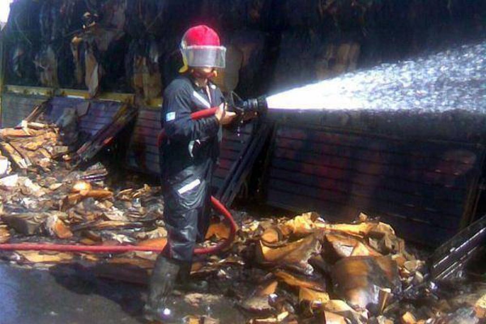 Incendio con p�rdidas parciales de una vivienda en Barrio Vipermun