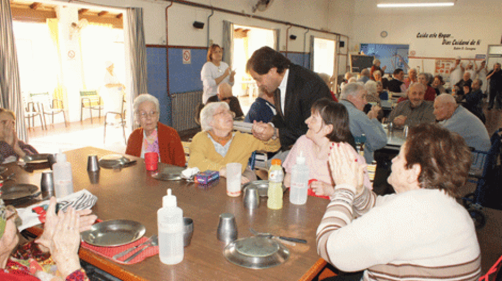 Dejan habilitada la huerta agroecol�gica del Hogar de Ancianos Juan B. Lauhirat 