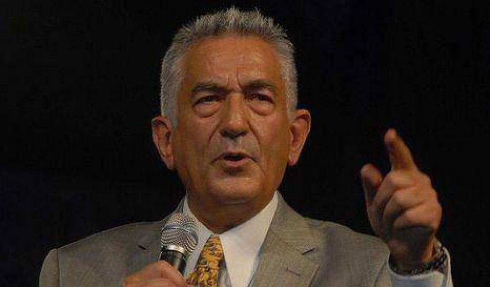"Basta de robarse el pa�s"