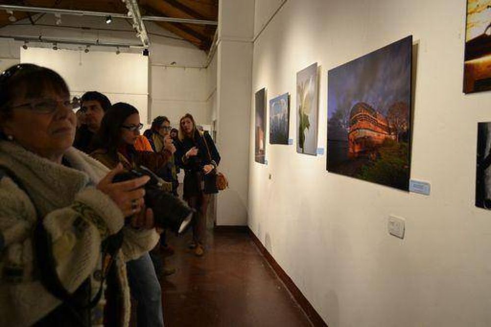 Inauguraci�n y entrega de premios del quinto Sal�n anual de Fotograf�a �Ciudad de Mercedes�