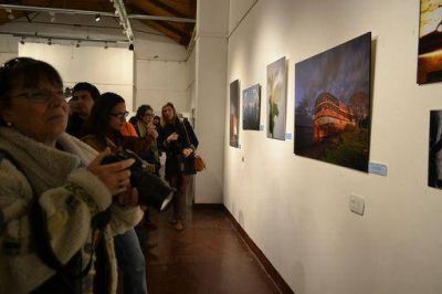 Inauguraci�n y entrega de premios del quinto Sal�n anual de Fotograf�a �Ciudad de Mercedes�