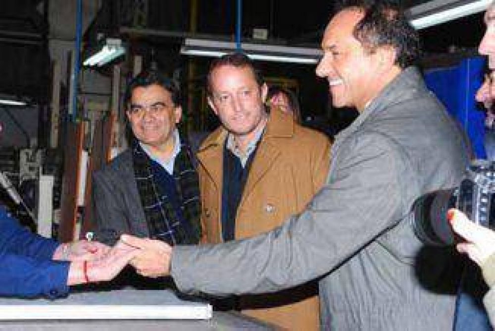Scioli e Insaurralde recorrieron industrias recuperadas de Quilmes