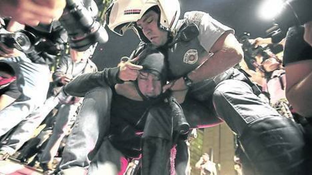 Nuevas marchas en R�o y San Pablo: piden la renuncia de los gobernadores
