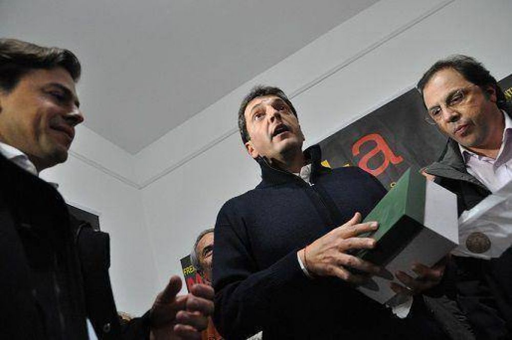 Massa, Giustozzi y Gabriel Mercuri juntos en Lomas de Zamora
