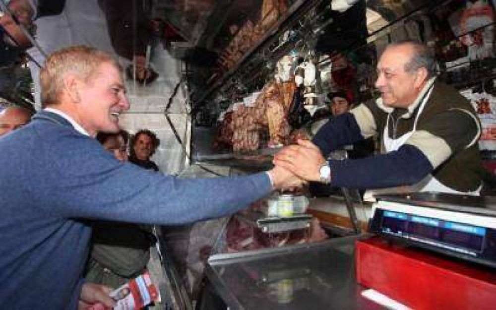Elecciones 2013: De Narv�ez dijo que "darle plata a la gente no resuelve la pobreza"