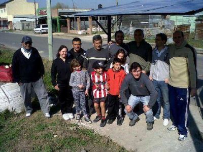 �Futuro� inaugur� una garita de colectivo en 19 y 162 donde antes �la gente esperaba en la calle�