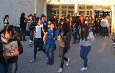 La Escuela Secundaria 53, un polvor�n por la violencia entre alumnos, el uso de armas y drogas