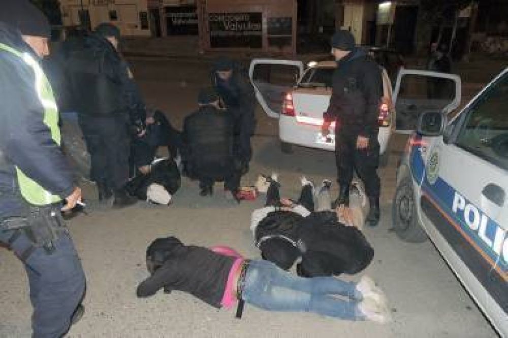 Polic�a abort� posible asalto a un remisero y secuestran arma de fuego