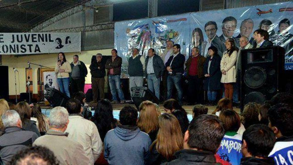 Los precandidatos del FJPV aseguran Paran� Campa�a	 