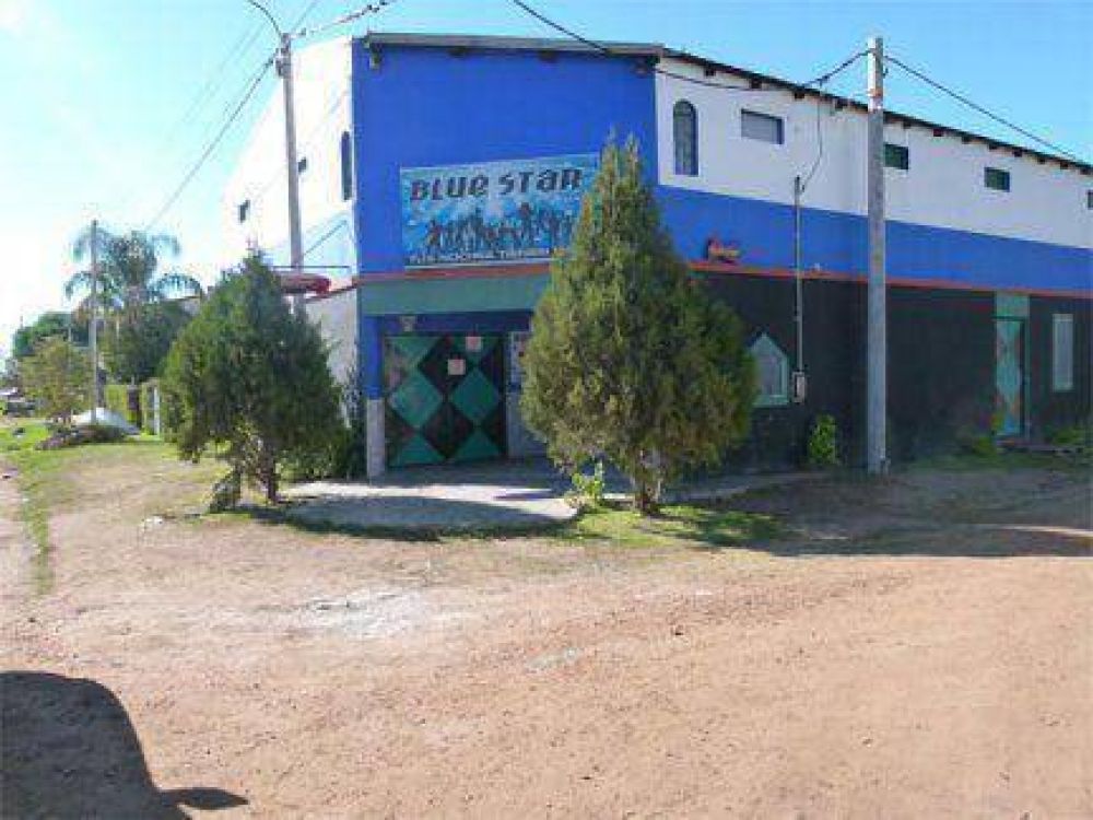 Cuatro j�venes fueron detenidos tras graves disturbios frente a una confiter�a bailable