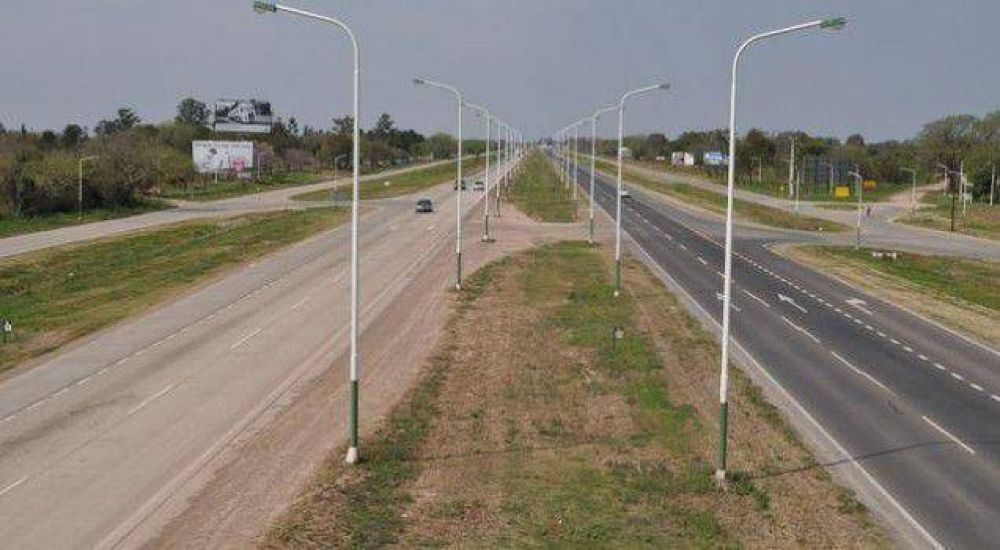 Chocaron el guarda rail y volcaron, pero s�lo sufrieron heridas leves