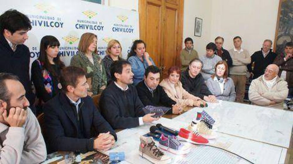 Anuncian apertura de una f�brica de calzados en Moquehu� que crear� 40 puestos de trabajo 