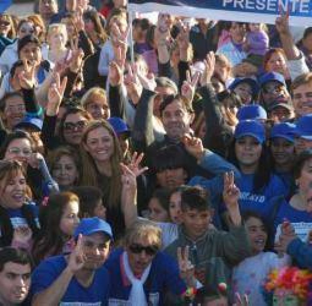 �Los que hacemos nos diferenciamos de los que s�lo prometen�