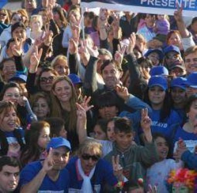 �Los que hacemos nos diferenciamos de los que s�lo prometen�