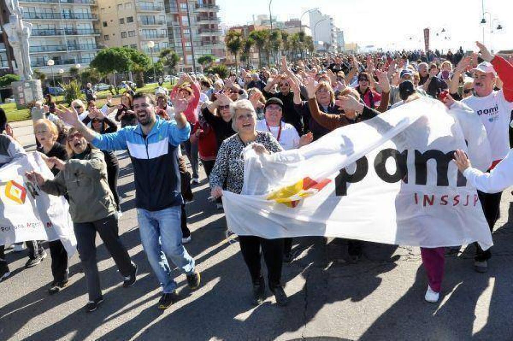 Caminata del PAMI en el corredor saludable