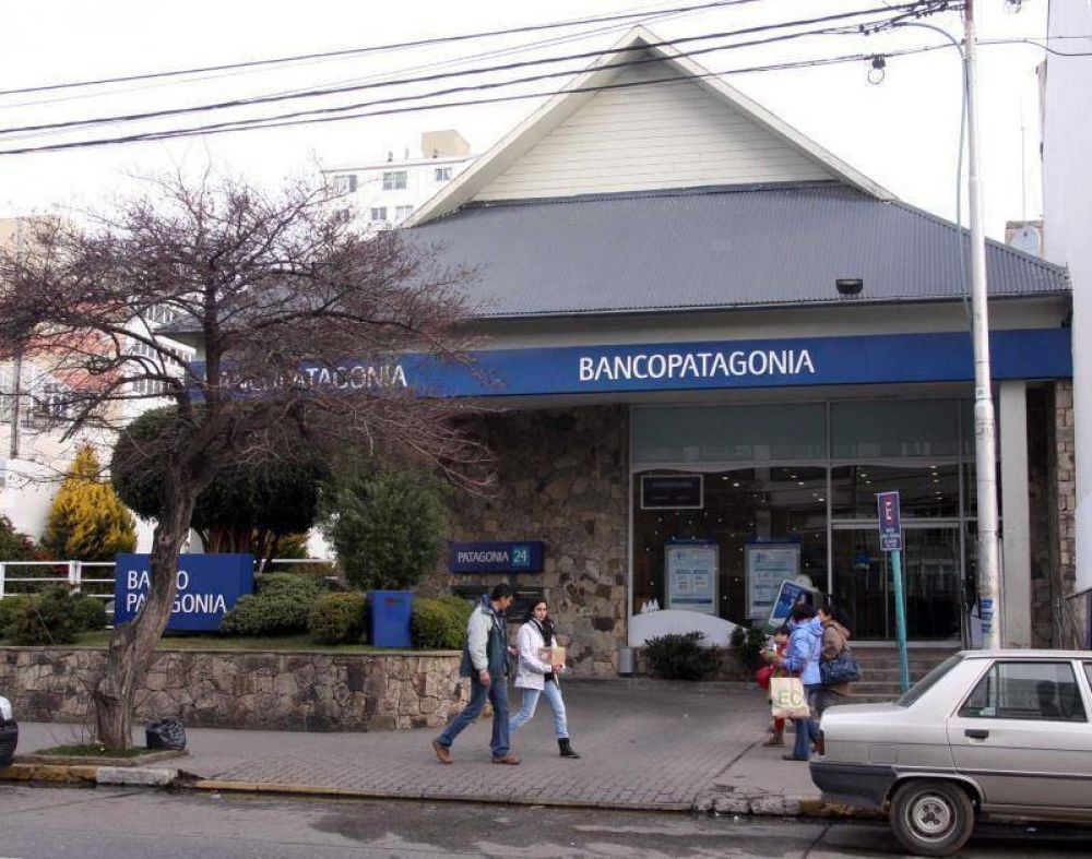 El banco Patagonia aplic recortes a empleados del municipio