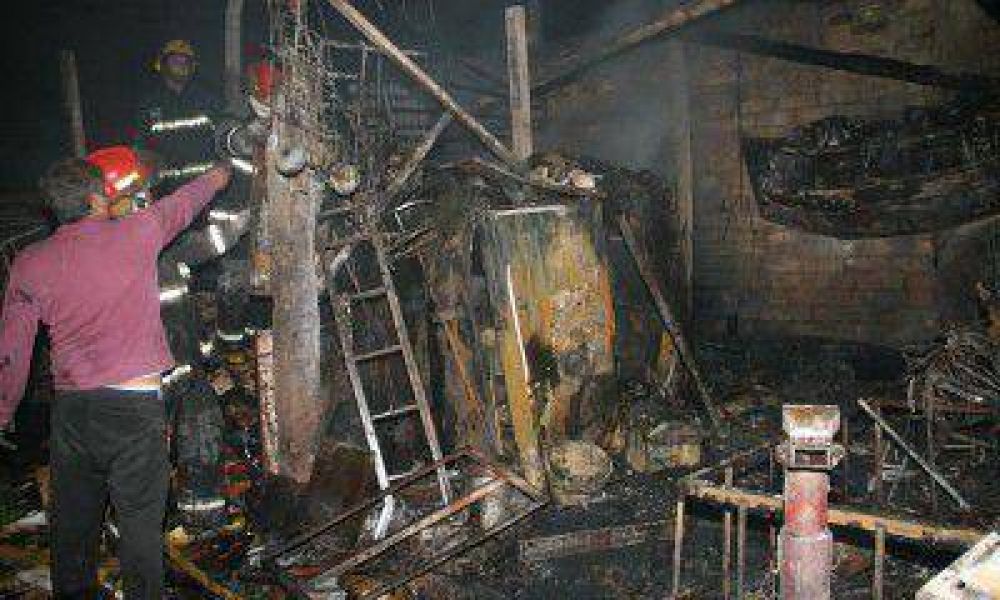 Se incendi� una vivienda en el departamento de Godoy Cruz y los da�os fueron totales