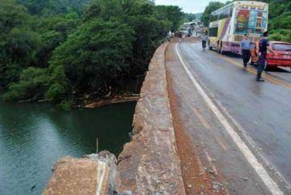 M�s de diez heridos en choque frontal cerca del puente en curva de Piray