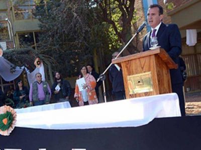 El gobernador P�rez prometi� caminos y conectividad en La Paz