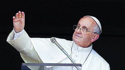 En Plaza San Pedro, el Papa volvi� a criticar el consumismo
