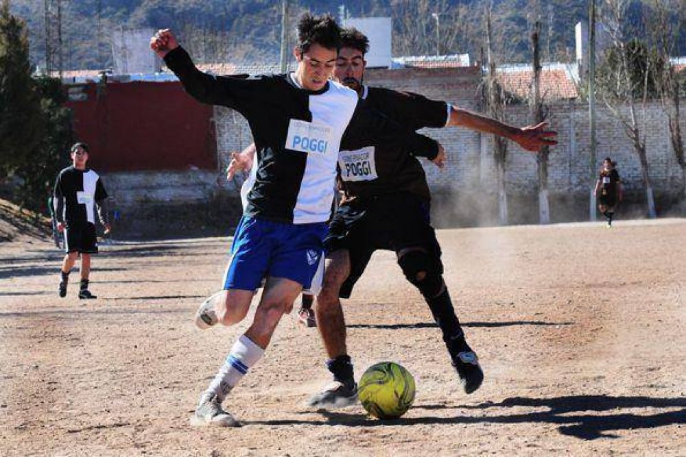 F�tbol Amateur: comenzaron las eliminatorias
