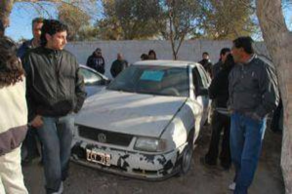 Organizan un remate de 9 movilidades