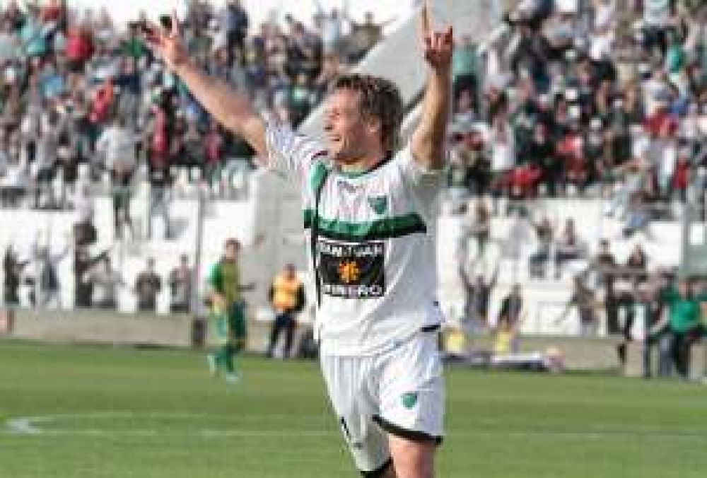 Meti� el debut en su bolsillo