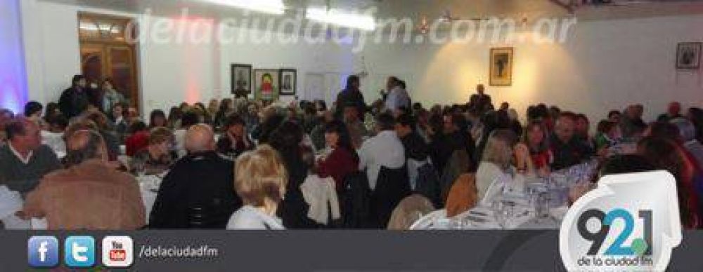 La UCR realiz� una nueva cena 100 x 100 