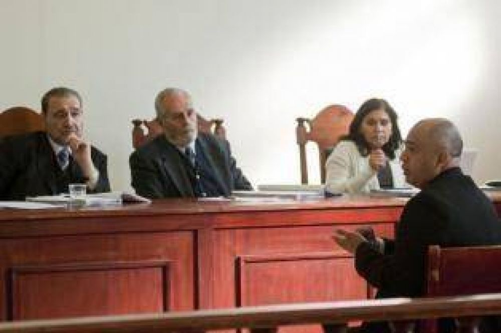 Tres polic�as son juzgados por privaci�n ileg�tima de la libertad