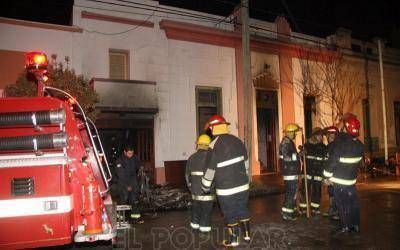 Elecciones 2013: Incendiaron el comit� de la UCR en Olavarr�a