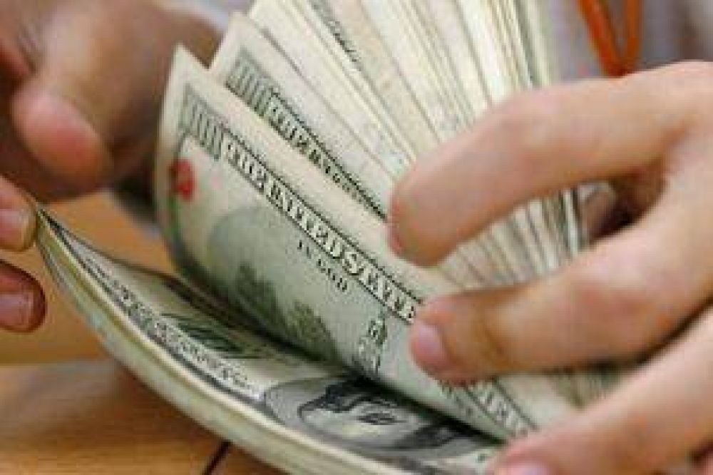 El d�lar oficial subi� a $ 5,53. Blue sigui� congelado
