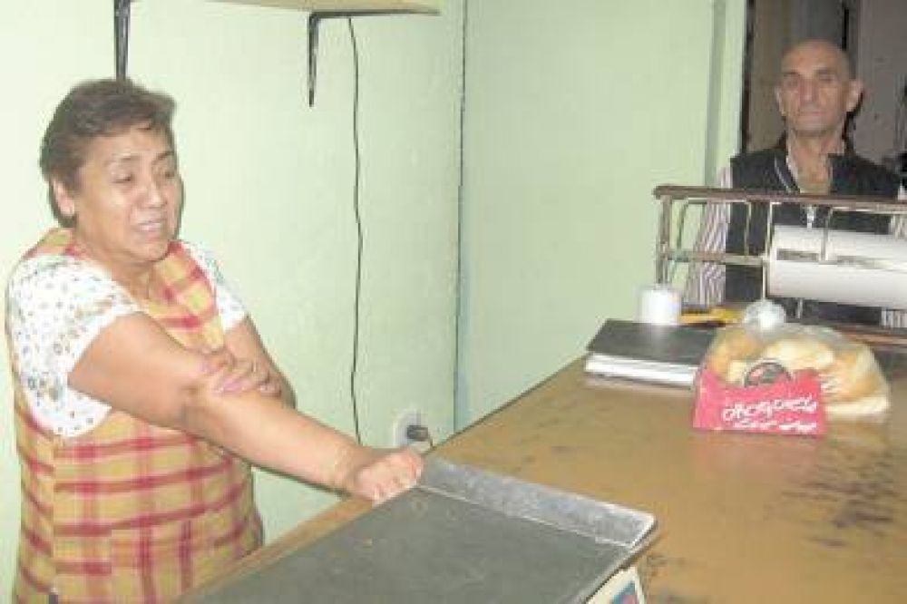 Delincuente les dispara a madre e hijo y de milagro no logra herirlos en feroz asalto
