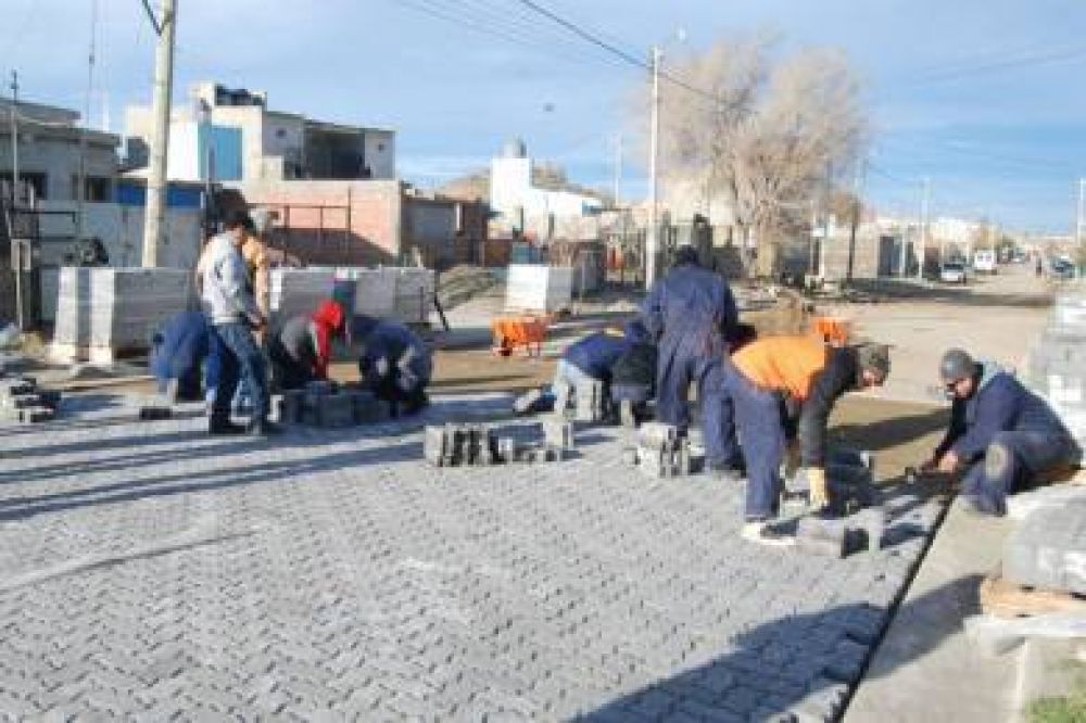6 cuadras de adoquines y capacitaci�n en el barrio Moure