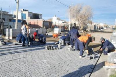 6 cuadras de adoquines y capacitaci�n en el barrio Moure