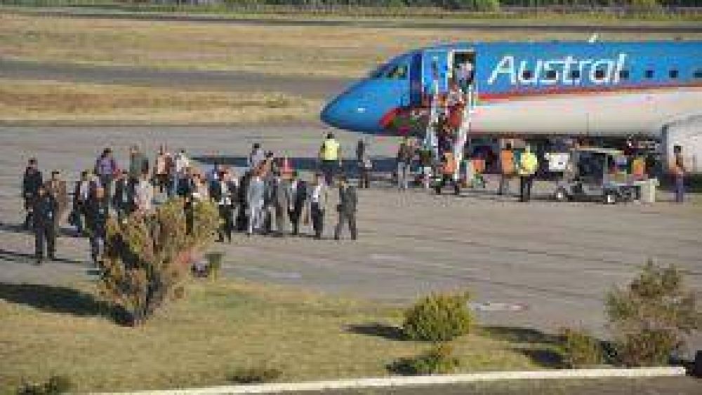 Representantes de la provincia deber�n viajar por Aerol�neas o Austral