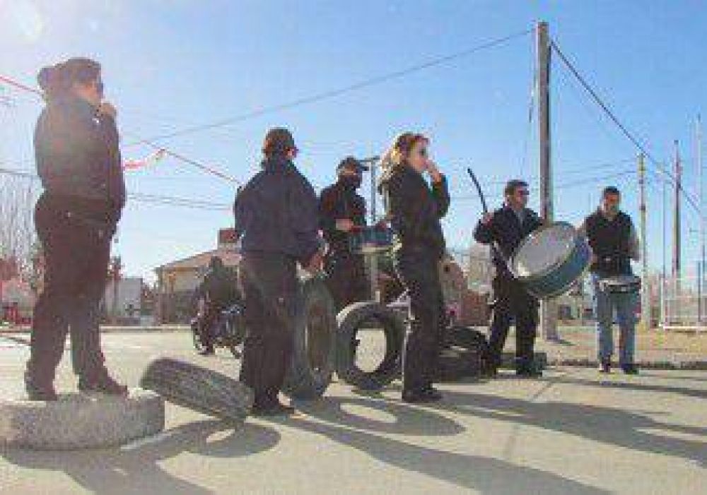 Plaza Huincul: municipales endurecieron las medidas 