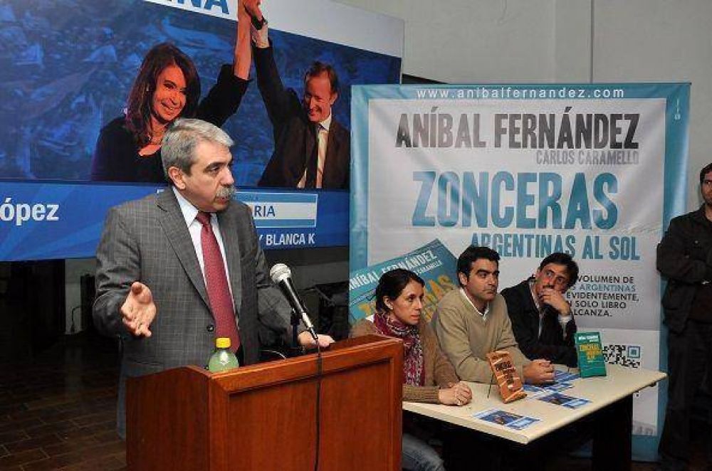 Anbal Fernndez junto a los candidatos del FPV de Tigre
